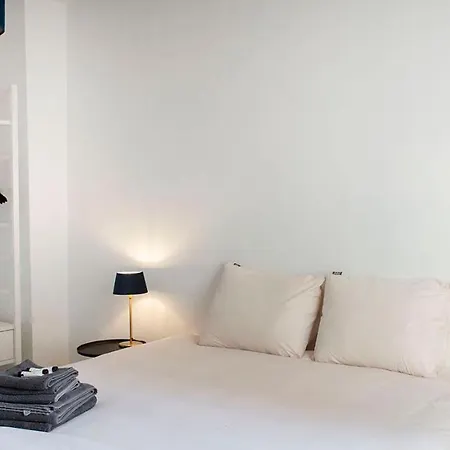 Chic Retreat, Steps To شقة