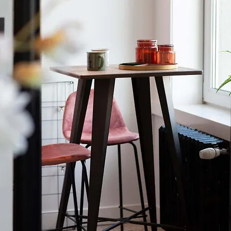 Chic Retreat, Steps To Ostende