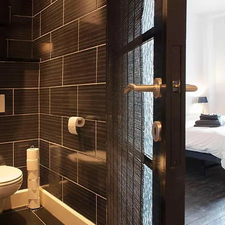 شقة Chic Retreat, Steps To