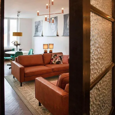Appartement Chic Retreat, Steps To *