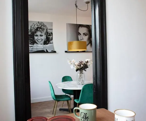 Appartement Chic City Retreat, Steps To Beach *