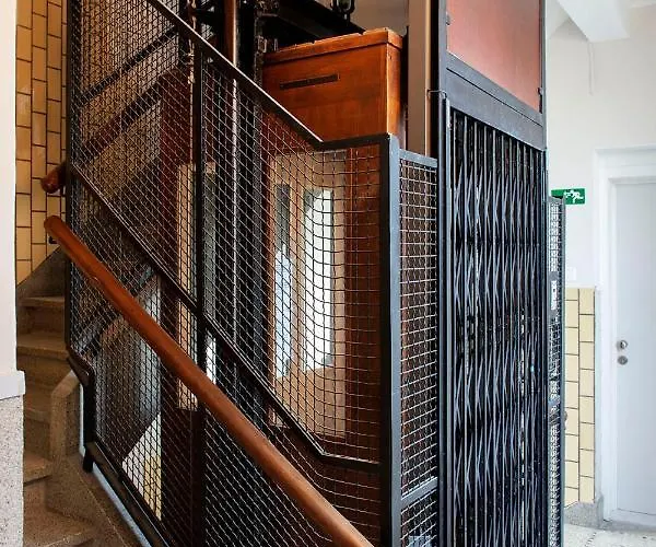 Chic City Retreat, Steps To Beach *