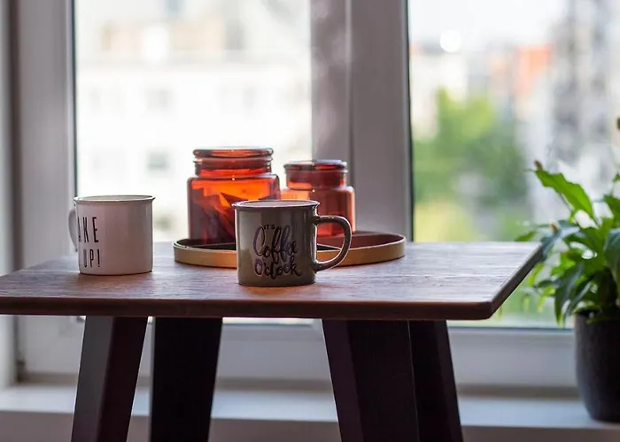 Chic City Retreat, Steps To Beach Appartement