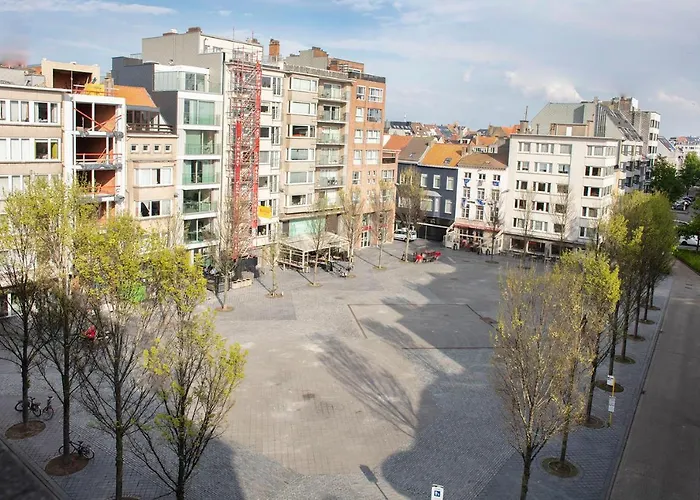 Chic City Retreat, Steps To Beach Appartement