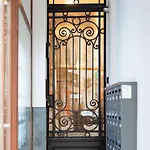 Appartement Chic Retreat, Steps To