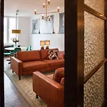 Appartement Chic Retreat, Steps To *