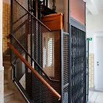 Appartement Chic Retreat, Steps To