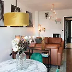 Chic Retreat, Steps To Appartement *
