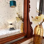 Chic Retreat, Steps To Appartement