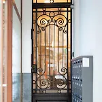 Appartement Chic Retreat, Steps To *