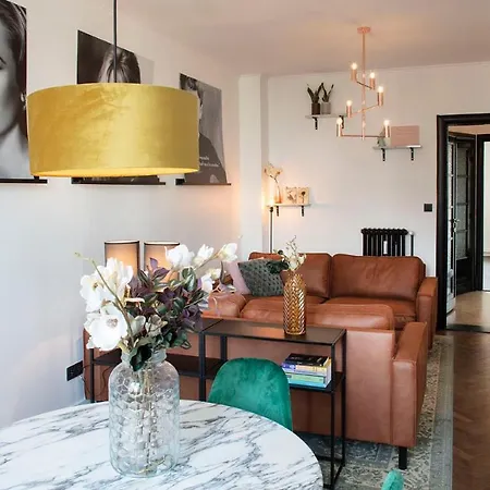 Chic City Retreat, Steps To Beach דירה *