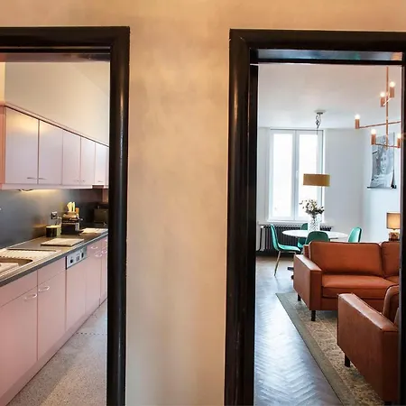 Chic City Retreat, Steps To Beach * אוסטנדה