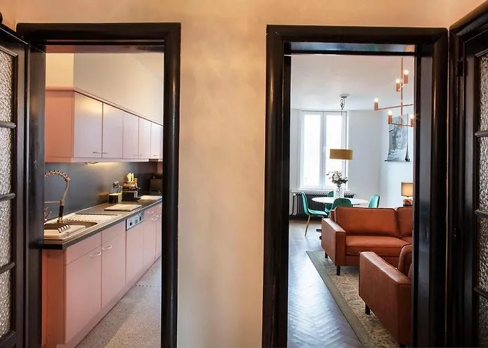 Chic City Retreat, Steps To Beach * אוסטנדה