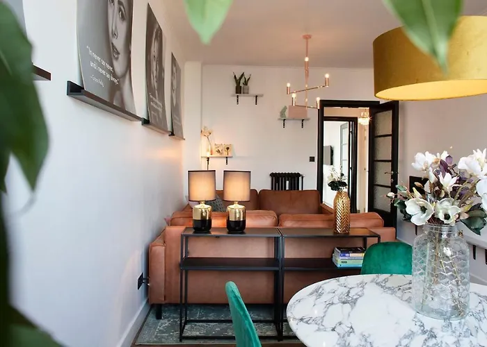 Chic City Retreat, Steps To Beach * אוסטנדה