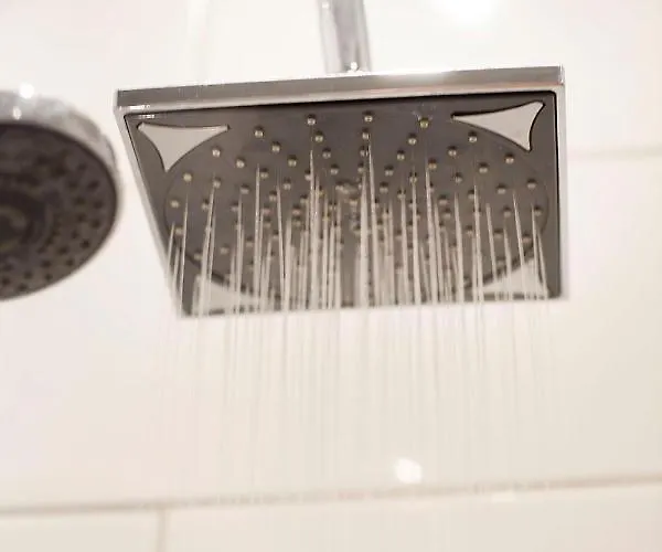 דירה Chic City Retreat, Steps To Beach